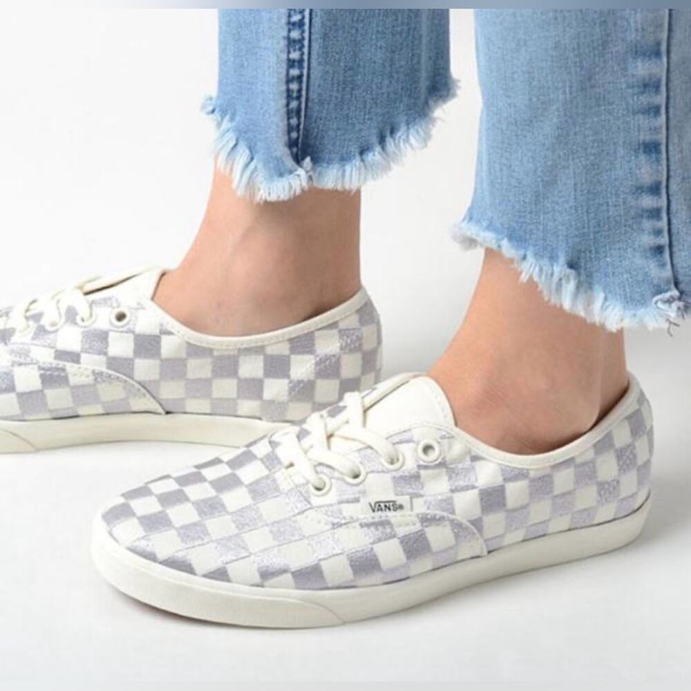 NEW VANS EMBROIDERED LOWPRO SILVER GREY & WHITE CHECK TIE UP SNEAKERS SZ 9